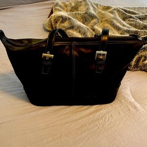 Great bag for holding everything, great for travel.